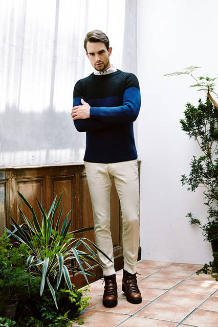 <strong>junhashimoto</strong><br /><strong>2015-16 Autumn/Winter Collection</strong> Knit ¥43,200, Pants ¥32,400
