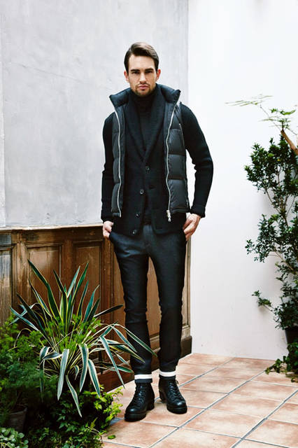 <strong>junhashimoto</strong><br /><strong>2015-16 Autumn/Winter Collection</strong> Down Vest ¥81,000, Pants ¥30,240