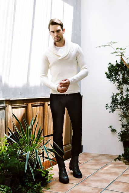 <strong>junhashimoto</strong><br /><strong>2015-16 Autumn/Winter Collection</strong> Knit ¥43,200