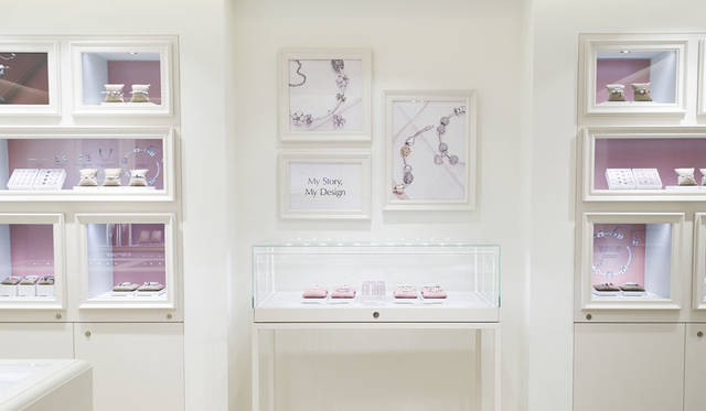 <strong>PANDORA | Pandora</strong><br />"Pandora Ginza Flagship Store"