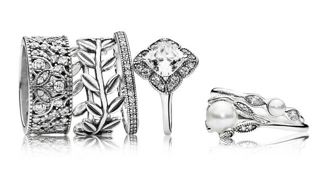<strong>PANDORA | Pandora</strong><br />"PANDORA Autumn collection 2015" Left | Ring "Shimmering Leaves" ¥17,280