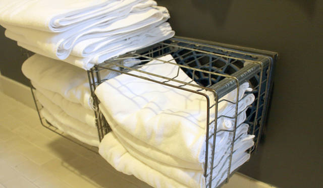 <strong>Yoko Ueno Lewis | Kurashi Note - Part 18 "Dolphin Hotel and the World of the Sheepman"</strong><br />The towel rack also matches the concept