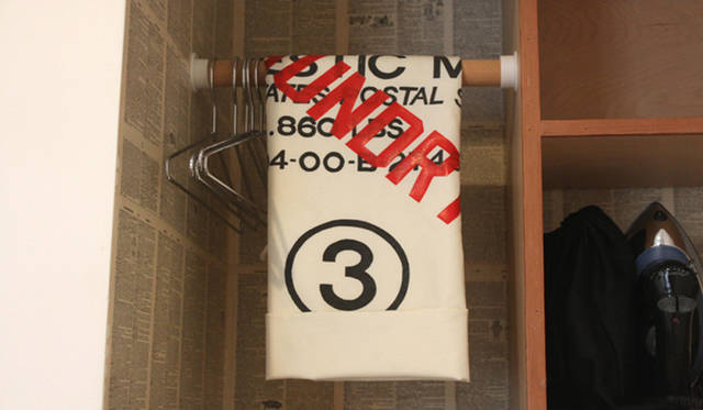 <strong>Yoko Ueno Lewis | Kurashi Note - Part 18 "Dolphin Hotel and the World of the Sheepman"</strong><br />Laundry bag and utility shelf