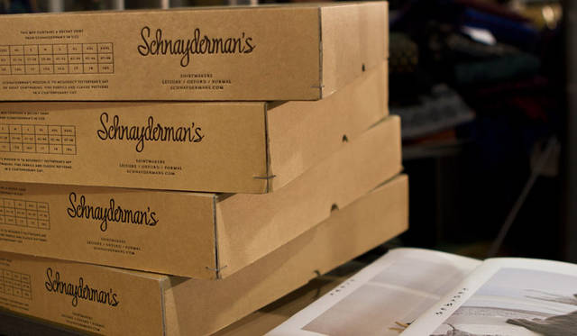 <strong>Steven Alan｜スティーブン アラン</strong><br />「- OverShirt “Schnayderman’s Will Take You Everywhere”-」　価格は4万1040円（サイズM・L）