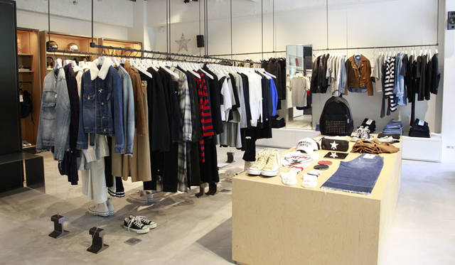 <strong>CONVERSE TOKYO</strong><br />CONVERSE TOKYO AOYAMA