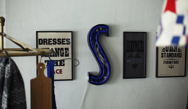 <strong>journal standard Furniture</strong><br />On Sunday, September 20th, studio principal Stephen Kenny will be visiting to host a workshop for creating original postcards.