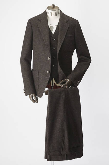 <strong>TAKEO KIKUCHI</strong><br />"The Stylist Japan × TAKEO KIKUCHI" Three-piece Suit: Jacket ¥72,360, Vest ¥36,720, Pants ¥31,320