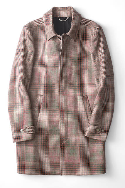 A knee-length stand-fall collar coat, simply finished in a British houndstooth wool. The minimal fly front and structured shoulders complete a solid look. While the traditional trend is above-the-knee, this season's slightly longer length is chic. Coat ¥158,760 (DIESEL BLACK GOLD)