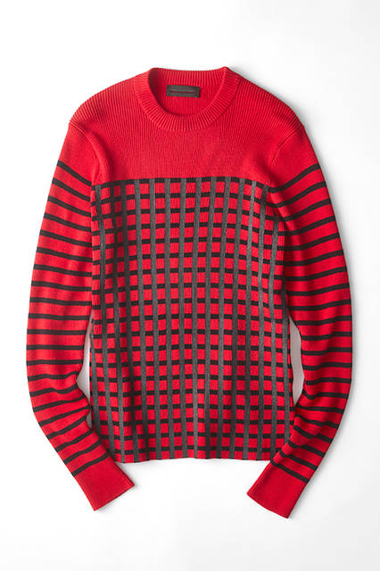 A wool rib knit characterized by its tight crew neck and narrow silhouette. The body's grid pattern is created by screen-printing vertical lines over a fabric originally woven with horizontal stripes. Its New Wave-inspired aesthetic is particularly intriguing. Knit ¥38,880 (DIESEL BLACK GOLD)