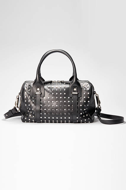 A mini Boston bag crafted from high-quality calfskin, generously adorned with flat metal studs. The combination of a large snap swivel for the shoulder strap and leather handles for carrying on the shoulder makes it versatile for various occasions. Bag ¥122,040 (DIESEL BLACK GOLD)