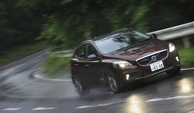 Volvo V40 D4