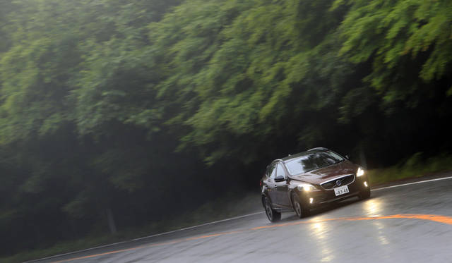 Volvo V40 D4
