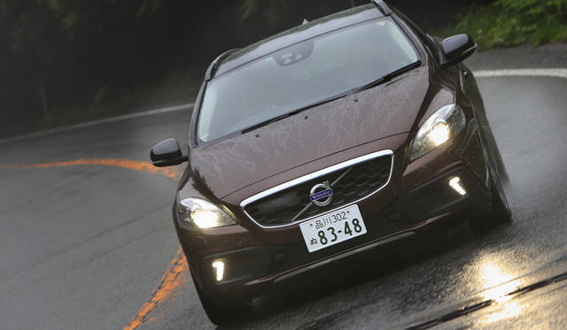 Volvo V40 D4