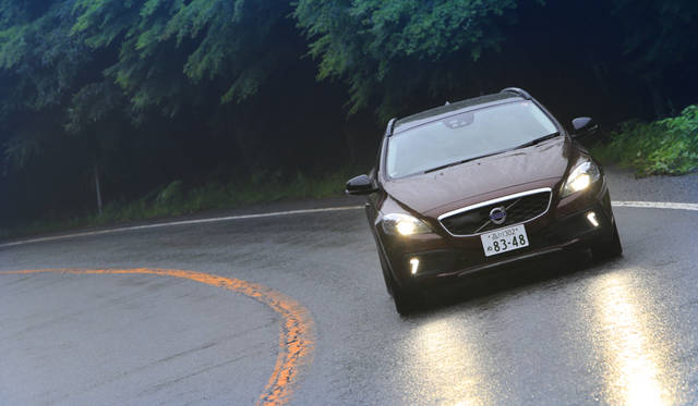 Volvo V40 D4
