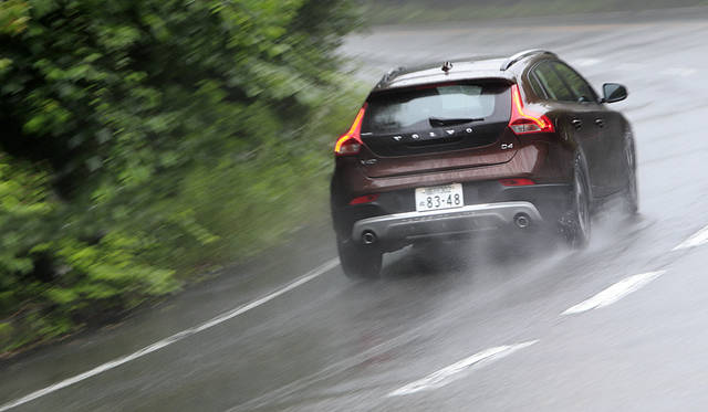 Volvo V40 D4