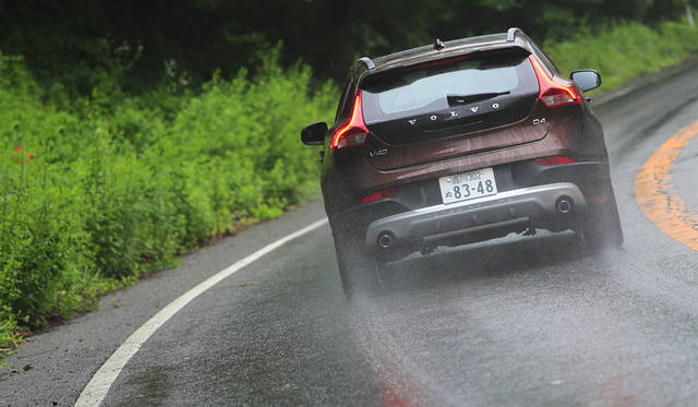 Volvo V40 D4