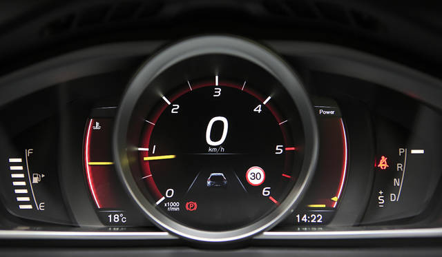 Volvo V40 D4
