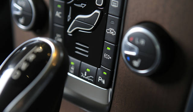 Volvo V40 D4