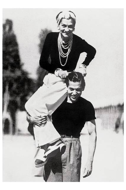Mademoiselle Chanel with her friend, the ballet dancer Serge Lifar, 1937.Mademoiselle wore two-tone shoes, inspired by derby and Oxford styles, designed for sports and holidays.They are said to be inspired by the two-tone shoes worn by men since the 18th century.