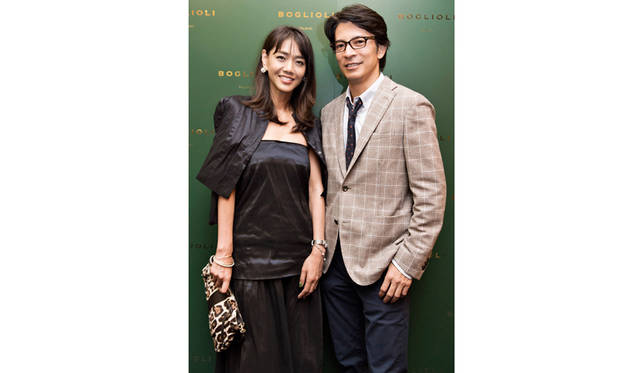 Models Noriko Maeda and Rei Hibino