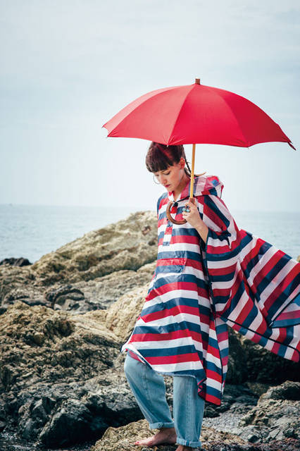 "Bon Bon Store Umbrellas 2015" | "Red" makes women who love tricolor, no matter the era, look most beautiful and striking.