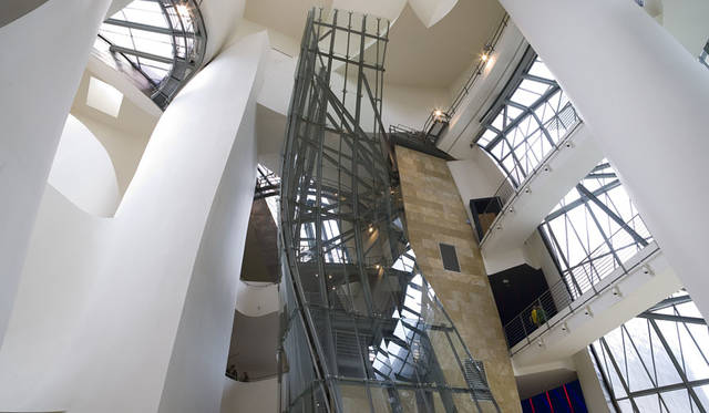Special Exhibition "Architect Frank Gehry: I Have an Idea" | "Masterpieces of Gehry's Architecture" - Guggenheim Museum Bilbao (Bilbao, Spain, 1997). FMGB Guggenheim Bilbao Museoa, 2015 (Photo: Erika Barahona Ede)