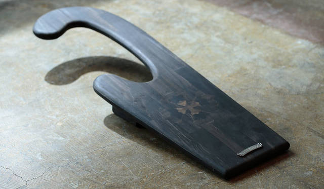 <strong>CHROME HEARTS</strong><br />"CHROME HEARTS x WESCO BOOTS Custom Order Show" Boot Jack: ¥1,040,040