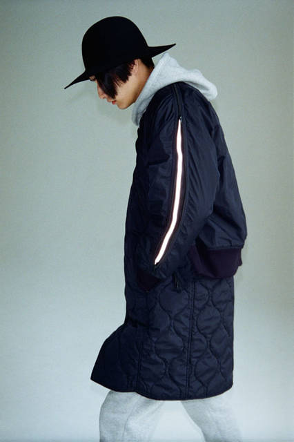 <strong>URU｜ウル</strong><br /><strong>2015-16年 秋冬コレクション</strong>　アウター4万9680円、アウター5万6160円、パーカー2万5920円、パンツ2万1600円、ハット2万5920円