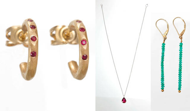 <strong>BARNEYS NEW YORK</strong><br />"Personal Appearance at Barneys New York: MALCOLM BETTS" From left/Earrings ¥248,400, Necklace ¥820,800, Earrings ¥226,800
