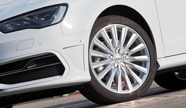 Equipped with 17-inch wheels in e-tron exclusive design as standard (18-inch shown on S line model)
