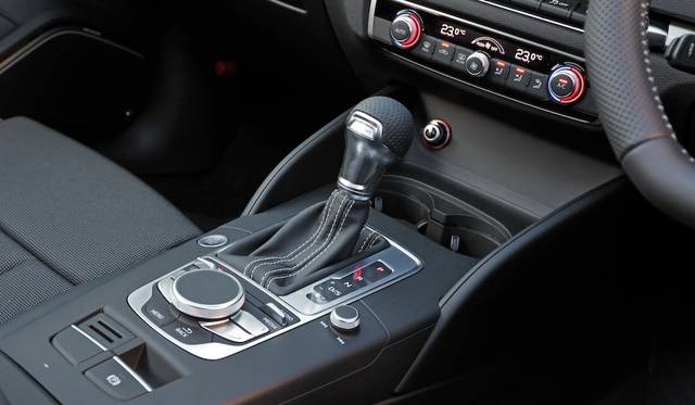 The transmission is a 6-speed S tronic (dual-clutch). The MMI controller located in front of the shift lever is also standard equipment.