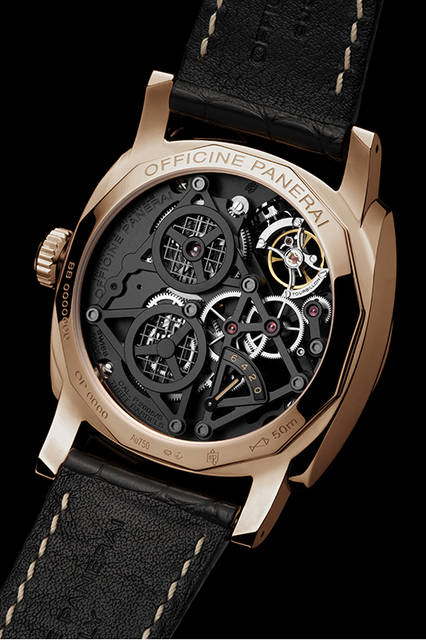 <strong>ロ シェンツィアート-ラジオミール 1940トゥールビヨン GMT オロロッソ-48mm</strong><br />ケース｜18Kレッドゴールド<br />直径｜48mm<br />ムーブメント｜手巻き（Cal.P.2005/S）<br />振動数｜2万8800振動／時<br />パワーリザーブ｜約144時間<br />防水｜5気圧<br />発売時期｜2015年冬予定