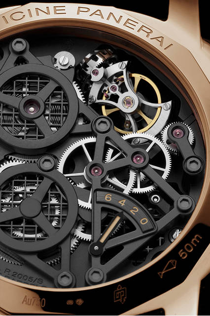 <strong>ロ シェンツィアート-ラジオミール 1940トゥールビヨン GMT オロロッソ-48mm</strong><br />ケース｜18Kレッドゴールド<br />直径｜48mm<br />ムーブメント｜手巻き（Cal.P.2005/S）<br />振動数｜2万8800振動／時<br />パワーリザーブ｜約144時間<br />防水｜5気圧<br />発売時期｜2015年冬予定