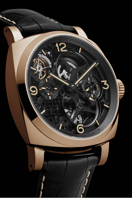 <strong>ロ シェンツィアート-ラジオミール 1940トゥールビヨン GMT オロロッソ-48mm</strong><br />ケース｜18Kレッドゴールド<br />直径｜48mm<br />ムーブメント｜手巻き（Cal.P.2005/S）<br />振動数｜2万8800振動／時<br />パワーリザーブ｜約144時間<br />防水｜5気圧<br />発売時期｜2015年冬予定