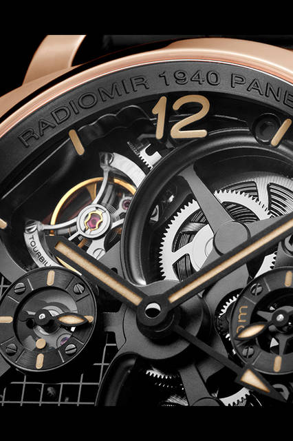 <strong>ロ シェンツィアート-ラジオミール 1940トゥールビヨン GMT オロロッソ-48mm</strong><br />ケース｜18Kレッドゴールド<br />直径｜48mm<br />ムーブメント｜手巻き（Cal.P.2005/S）<br />振動数｜2万8800振動／時<br />パワーリザーブ｜約144時間<br />防水｜5気圧<br />発売時期｜2015年冬予定