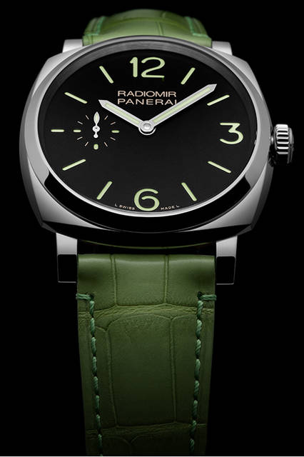 <strong>ラジオミール 1940 スリーデイズ アッチャイオ-42mm</strong><br />ケース｜ステンレススチール<br />直径｜42mm<br />ムーブメント｜手巻き（Cal.P.1000）<br />振動数｜2万8800振動／時<br />パワーリザーブ｜約72時間<br />防水｜5気圧<br />機能｜秒針ゼロリセット機構