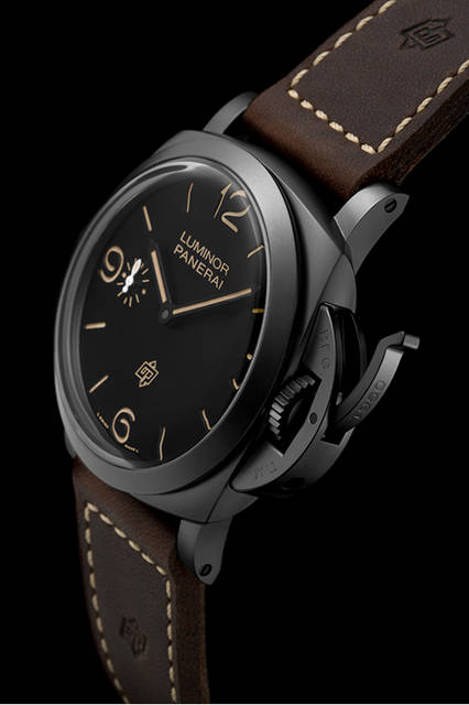 <strong>ルミノール 1950 スリーデイズ チタニオ DLC-47mm</strong><br />ケース｜ブラックDLCコーティングチタン<br />直径｜47mm<br />ムーブメント｜手巻き（Cal.P.3000）<br />振動数｜2万1600振動／時<br />パワーリザーブ｜約72時間<br />防水｜10気圧<br />機能｜アワージャンプ機構<br />発売予定｜2015年冬
