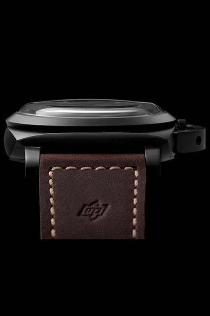 <strong>ルミノール 1950 スリーデイズ チタニオ DLC-47mm</strong><br />ケース｜ブラックDLCコーティングチタン<br />直径｜47mm<br />ムーブメント｜手巻き（Cal.P.3000）<br />振動数｜2万1600振動／時<br />パワーリザーブ｜約72時間<br />防水｜10気圧<br />機能｜アワージャンプ機構<br />発売予定｜2015年冬