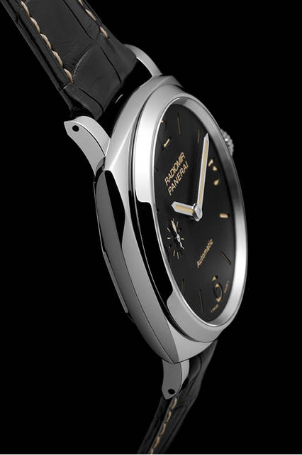 <strong>ラジオミール 1940 スリーデイズ オートマティック アッチャイオ−42mm</strong><br />ケース｜ステンレススチール<br />直径｜42mm<br />ムーブメント｜自動巻き（Cal.P.4000）<br />振動数｜2万8800振動／時<br />パワーリザーブ｜約72時間<br />防水｜10気圧<br />機能｜秒針ゼロリセット機構