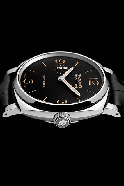 <strong>ラジオミール 1940 スリーデイズ オートマティック アッチャイオ−42mm</strong><br />ケース｜ステンレススチール<br />直径｜42mm<br />ムーブメント｜自動巻き（Cal.P.4000）<br />振動数｜2万8800振動／時<br />パワーリザーブ｜約72時間<br />防水｜10気圧<br />機能｜秒針ゼロリセット機構