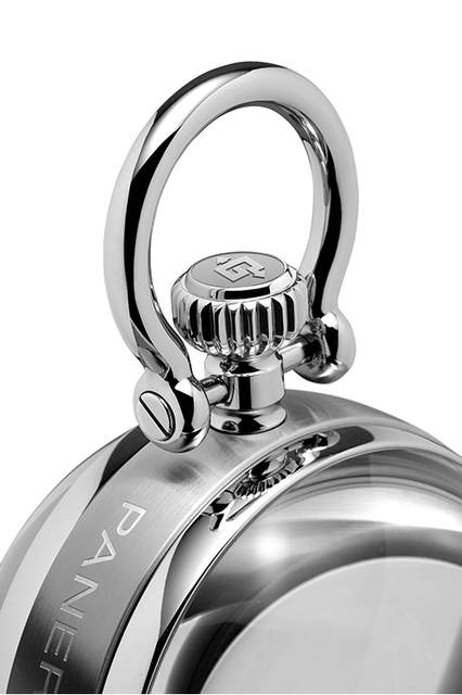 <strong>テーブルクロック</strong><br />ケース｜ステンレススチール<br />直径｜65mm<br />ムーブメント｜手巻き（Cal.P.5000）<br />振動数｜2万1600振動／時<br />パワーリザーブ｜約192時間<br />発売中