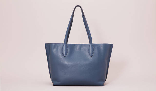 <strong>ODETTE E ODILE</strong><br />Tote bag (Size: W47 (top)/W32 (bottom) x H28 x D16cm / Colors: Black, Medium Gray, Wine, Navy) ¥29,160