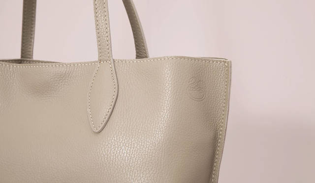 <strong>ODETTE E ODILE</strong><br />Tote bag ¥29,160