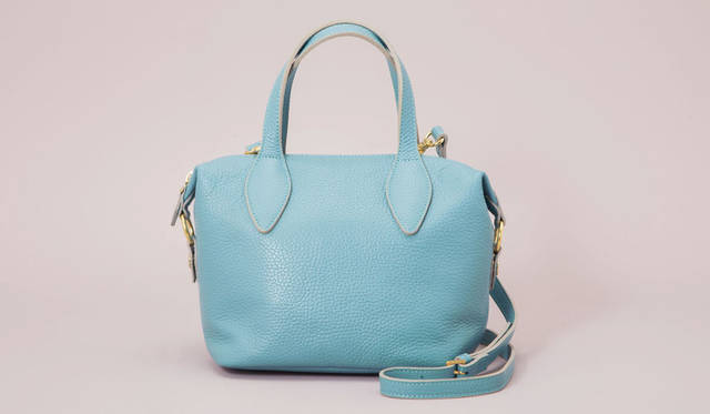 <strong>ODETTE E ODILE</strong><br />2-way mini boston bag (Size: W32 (top)/W20 (bottom) x H21 x D14cm / Colors: Black, Medium Brown, Turquoise) ¥31,320