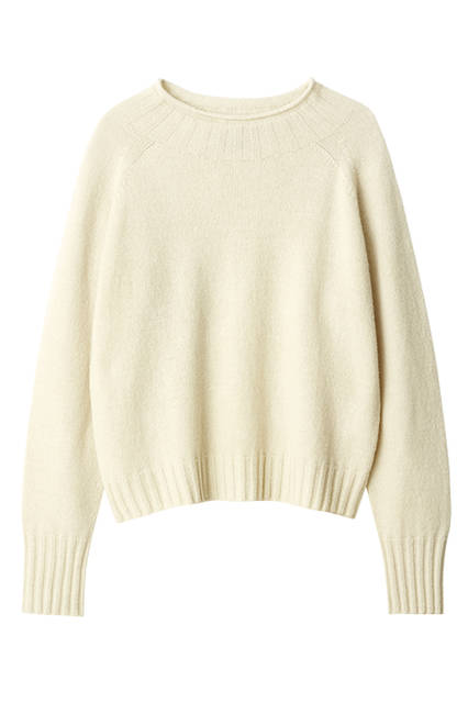 A crewneck knit, softly woven from high-quality bulky yarn. Its short length and wide box silhouette pair well with high-waisted bottoms. Knitwear ¥28,080