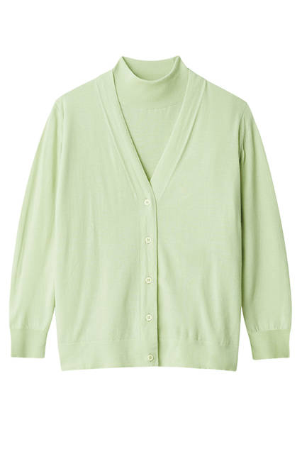 A special order knit from John Smedley, presented in the Spring/Summer 2016 new colour, pistachio green, as an ensemble. Cardigan ¥48,600, Knit ¥43,200