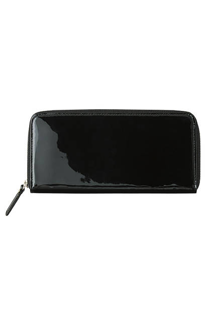 A wallet in rich patent leather with a beautiful sheen. Features a zip pocket, slit pockets, and card holders inside for excellent functionality. Wallet ¥23,760