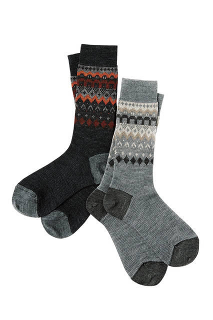 Socks knitted with a graphical geometric pattern. Enjoy not only the colours and patterns but also the textural variations. Socks ¥3,780 each