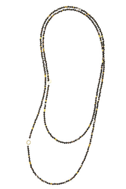 Meticulously crafted with silver and seed beads, and freshwater pearls. The design can be worn as a double strand using the attachment. Necklace ¥23,760