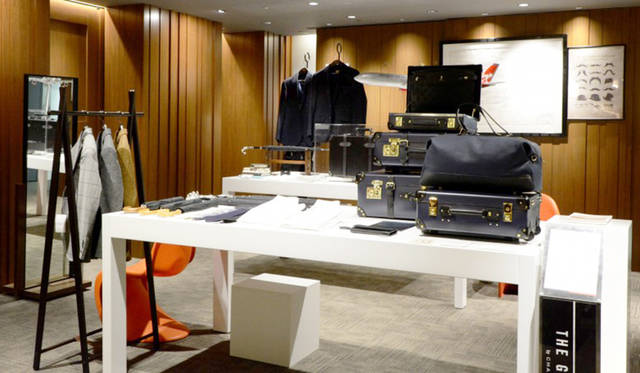 An exhibition at the Men's Building Residence during the British Week event at Isetan Shinjuku. High-quality items from British-related brands such as Hackett London and Globe-Trotter were on display.